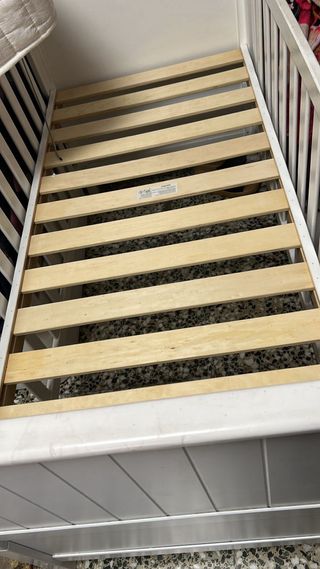 Cuna de bebé blanca