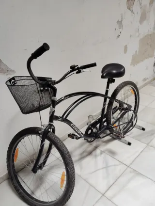 Bicicleta Electra Negra con Cesta, seminueva
