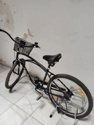 Bicicleta Electra Negra con Cesta, seminueva