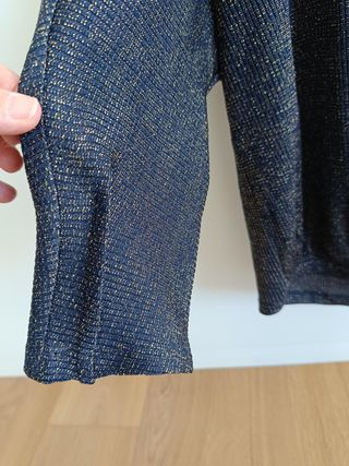 Camiseta Mango azul y dorada Talla L