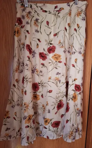 Falda floral beige talla 40
