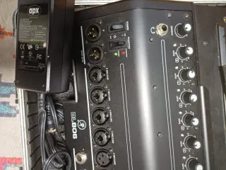 Mesa Mackie DL806