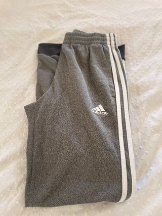 Pantalón Adidas gris
