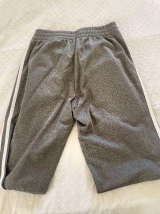 Pantalón Adidas gris