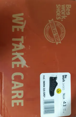 Zapatos de seguridad negros y grises