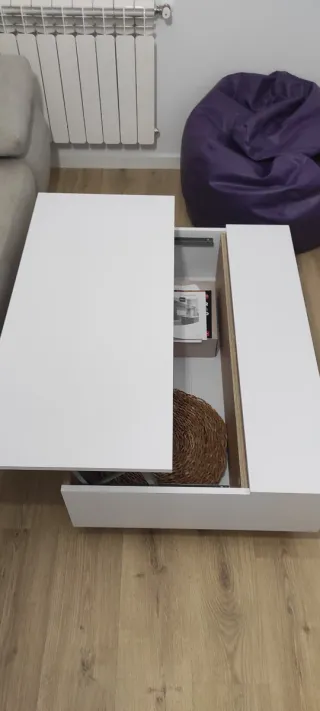 Mesa baja elevable blanca y madera