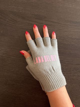 Guantes sin dedos Lana del Rey grises y rosas