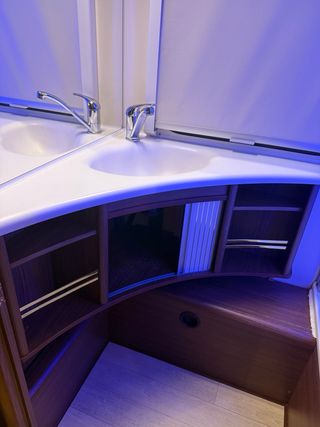 Caravana Fendt literas