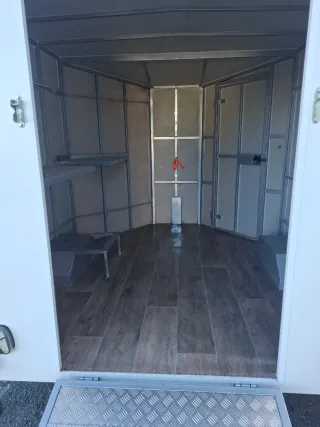 Remolque cerrado fibra blanco