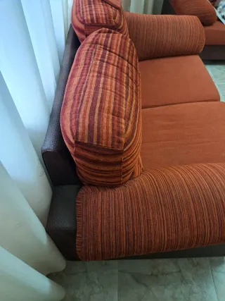 Sofás (2) rojos de tela