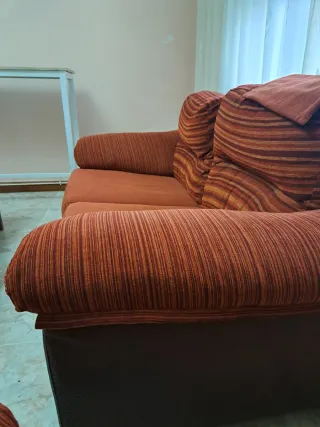 Sofás (2) rojos de tela