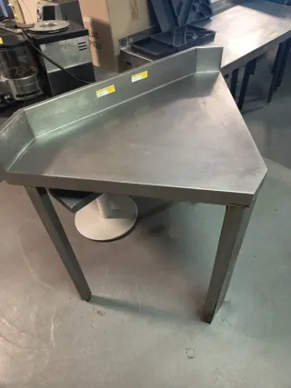 Mesa de esquina de acero inoxidable