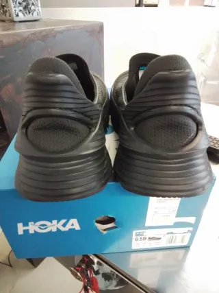 Hoka Restore Scarpe unisex Nero nm.US 36 EU37 1/3