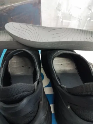 Hoka Restore Scarpe unisex Nero nm.US 36 EU37 1/3