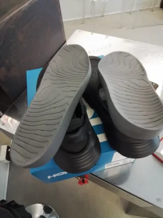 Hoka Restore Scarpe unisex Nero nm.US 36 EU37 1/3