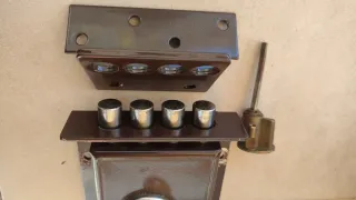 Cerradura de seguridad marrón