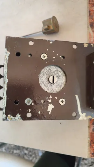 Cerradura de seguridad marrón