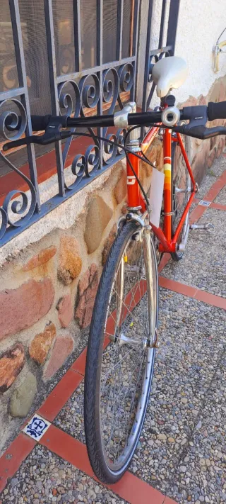 Bicicleta de carretera roja