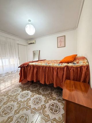 Piso en alquiler en Mercado en Alicante