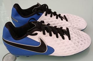 BOTAS DE FÚTBOL NIKE TIEMPO 34 EN BUEN ESTADO.