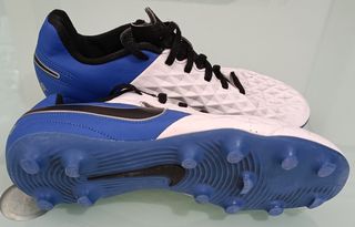 BOTAS DE FÚTBOL NIKE TIEMPO 34 EN BUEN ESTADO.