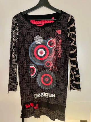 Camiseta Desigual Negra Estampada