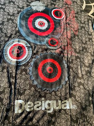 Camiseta Desigual Negra Estampada