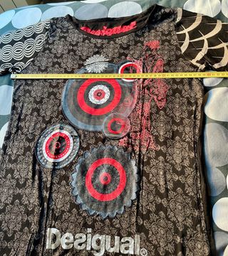 Camiseta Desigual Negra Estampada