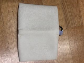 Mini pochette in pelle con anello