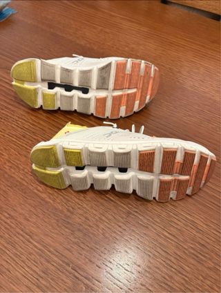 Tênis On Cloud Branco e Amarelo