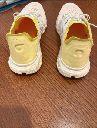 Tênis On Cloud Branco e Amarelo