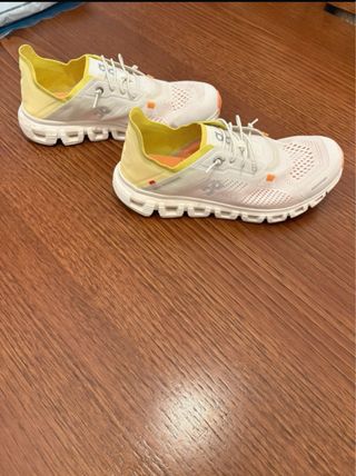 Tênis On Cloud Branco e Amarelo