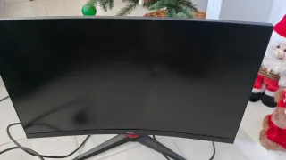Pantalla AOC 27 1080p 250Hz Curva (Golpe)