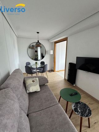 Piso en alquiler en Plaza España - Villa Pilar - Reyes Católicos - Vadillos en Burgos