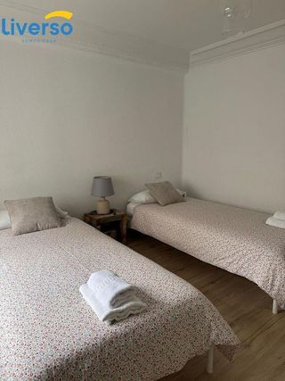 Piso en alquiler en Plaza España - Villa Pilar - Reyes Católicos - Vadillos en Burgos