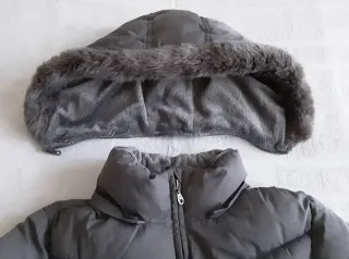 Abrigo niña gris con capucha