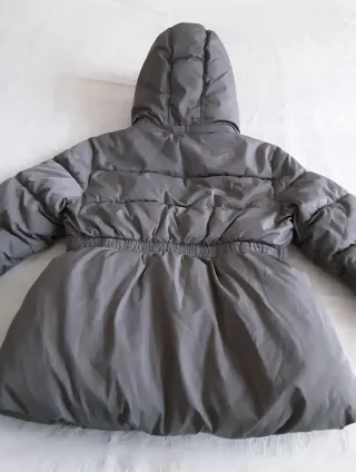 Abrigo niña gris con capucha