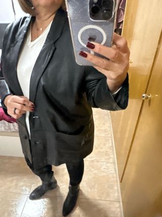 Chaqueta de piel negra