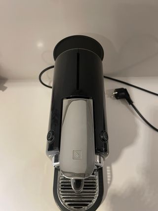 Cafetera Nespresso DeLonghi Negra