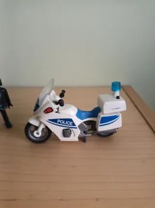 Moto Policía Playmobil con 2 Figuras