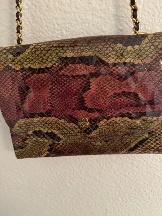 Bolso piel cadena estampado serpiente