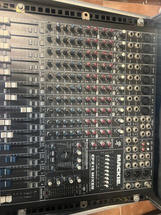Mesa de Mezclas Mackie CFX12