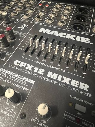 Mesa de Mezclas Mackie CFX12