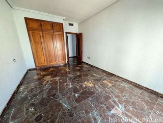 Piso en venta en Linares