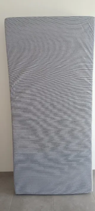 Cabecero juvenil y colchón