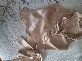 Blusa Raso Beige Volantes