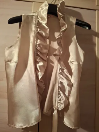 Preciosa Blusa Raso Beige Volantes