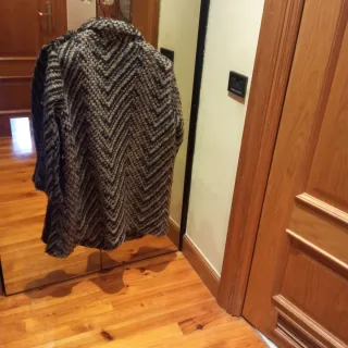 Abrigo de lana beige y negro