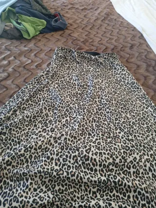 Falda satinada estampado leopardo