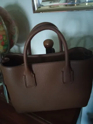 Bolso marrón asas y correa nuevo.